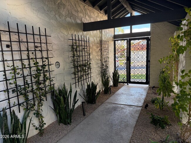 5822 N Scottsdale Rd Scottsdale, AZ 85253 photo 2