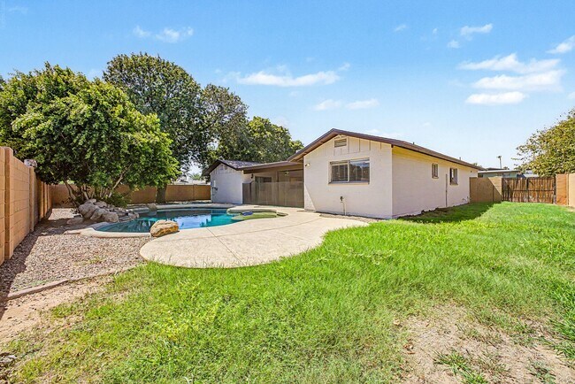 Great Tempe Home With Diving Pool photo 5