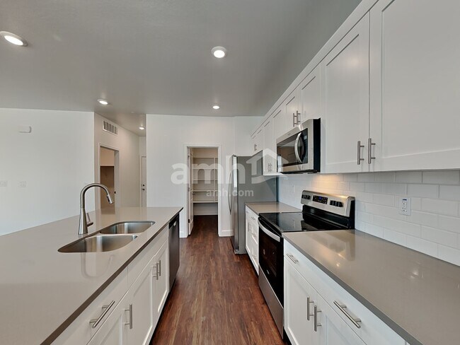 17154 W Golden Ln Waddell, AZ 85355 photo 4