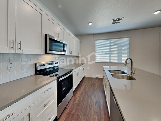 17154 W Golden Ln Waddell, AZ 85355 photo 3