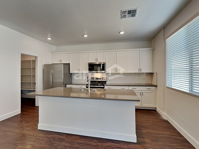 17154 W Golden Ln Waddell, AZ 85355 photo 5