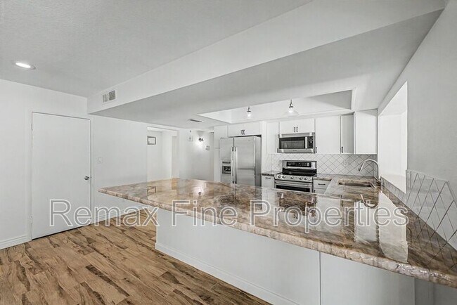5228 E Karen Dr photo 3
