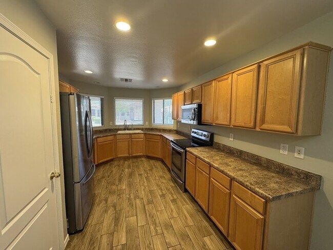 2330 W Blue Sky Dr Phoenix, AZ 85085 photo 4