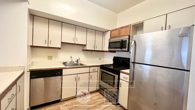 6363 Christie Ave Emeryville, CA 94608 photo 2