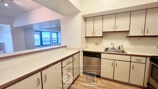 6363 Christie Ave Emeryville, CA 94608 photo 3
