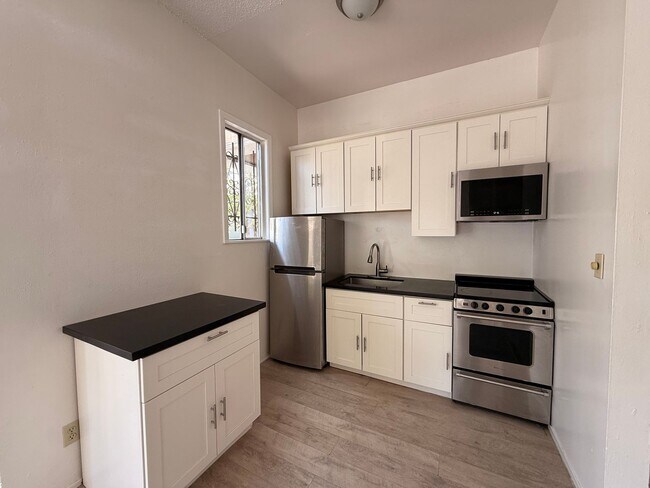 563 Steiner St San Francisco, CA 94117 photo 4