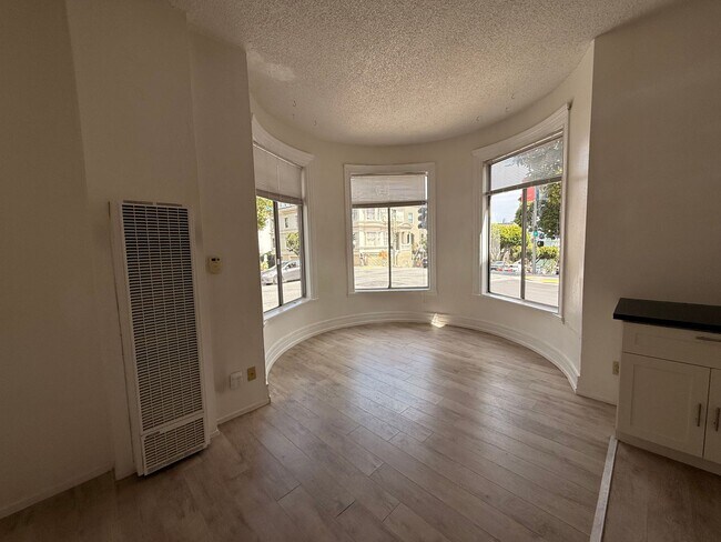563 Steiner St San Francisco, CA 94117 photo 2