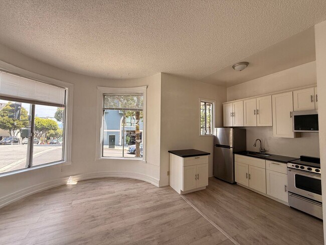 563 Steiner St San Francisco, CA 94117 photo 3