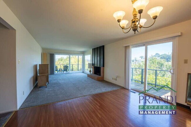 110 Pearl St photo 4