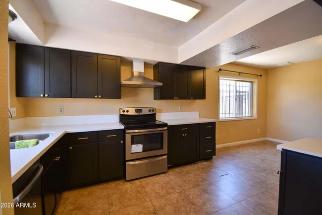 6525 W Mercer Ln Glendale, AZ 85304 photo 4