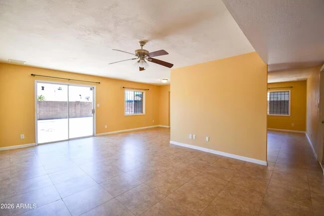 6525 W Mercer Ln Glendale, AZ 85304 photo 2