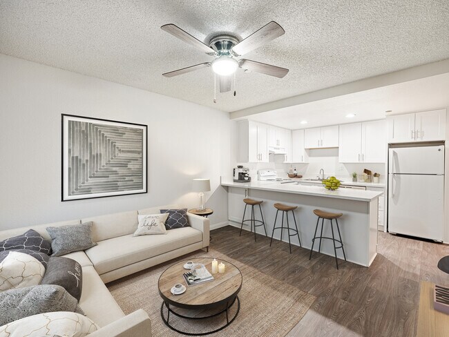 Aztec Campus Apartments *Parking Included*