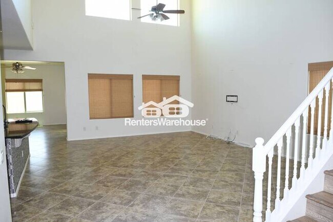 10827 W Cottontail Ln Peoria, AZ 85383 photo 2