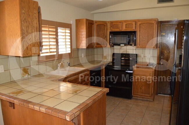 5242 W Fallen Leaf Ln Glendale, AZ 85310 photo 3