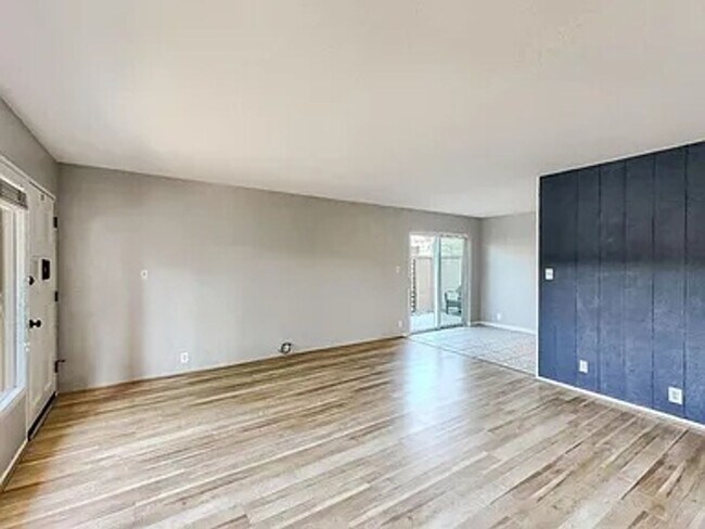 1320 E Bethany Home Rd Phoenix, AZ 85014 photo 3