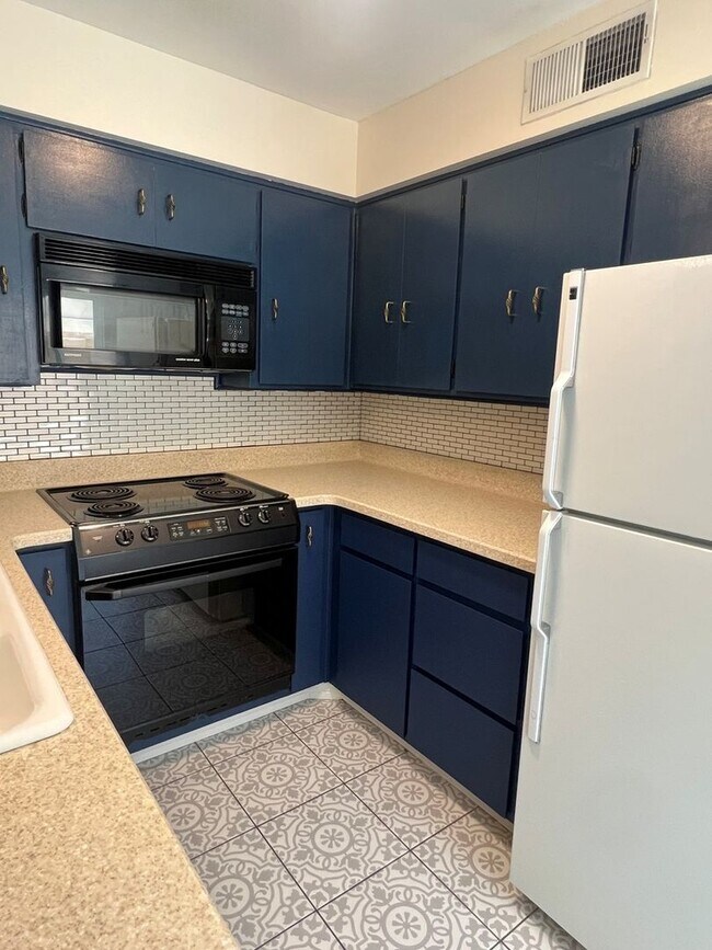 1320 E Bethany Home Rd Phoenix, AZ 85014 photo 5