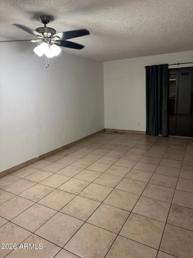 1545 E Sahuaro Dr photo 3