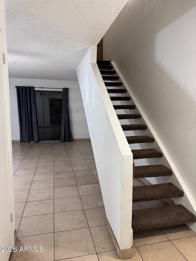 1545 E Sahuaro Dr photo 2