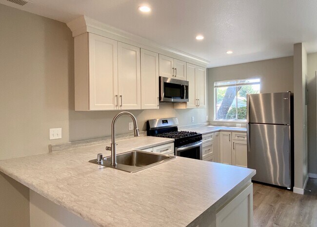 2 beds  1.0 baths (1000 sqft) photo 2