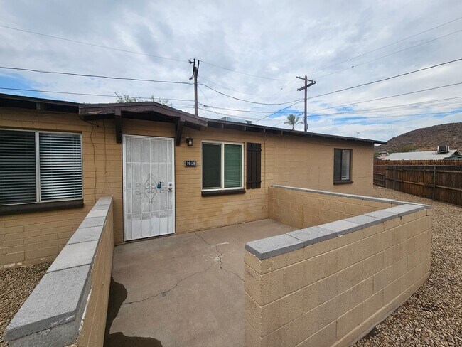 1608-1610 W Becker Ln Phoenix, AZ 85029 photo 2