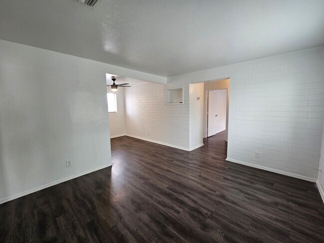 1608-1610 W Becker Ln Phoenix, AZ 85029 photo 5