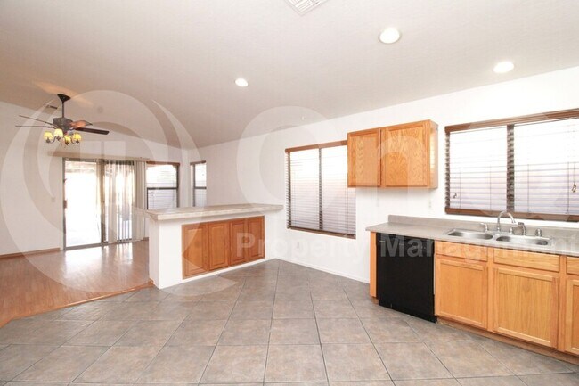 2610 N 108th Dr Avondale, AZ 85392 photo 5