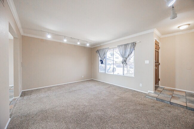2812 S Cottonwood Dr Tempe, AZ 85282 photo 4