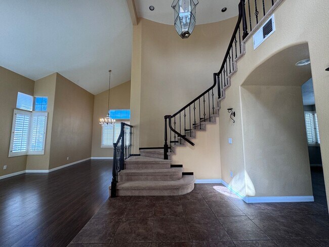 23784 Periwinkle Ct Murrieta, CA 92562 photo 4
