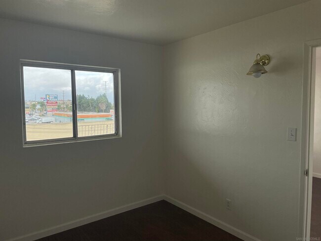 913 Highland Ave National City, CA 91950 photo 4