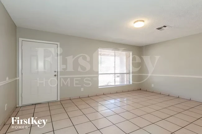 7629 W Flower St Phoenix, AZ 85033 photo 2