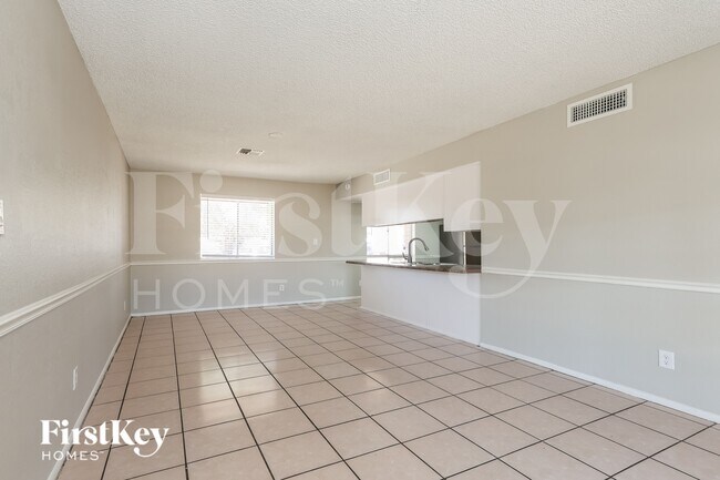 7629 W Flower St Phoenix, AZ 85033 photo 4