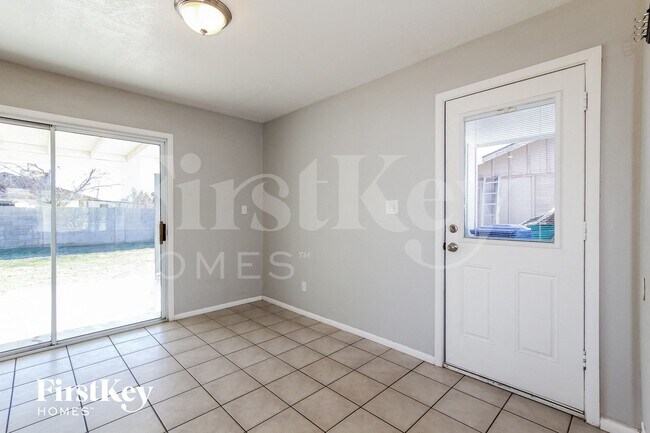 2041 W Windrose Dr Phoenix, AZ 85029 photo 4