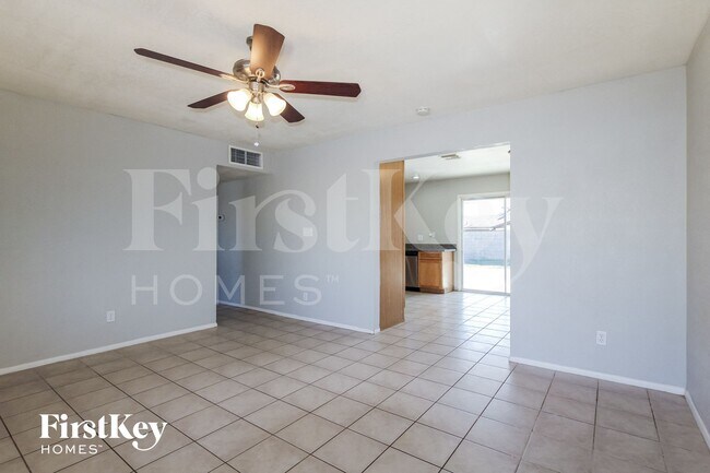 2041 W Windrose Dr Phoenix, AZ 85029 photo 3