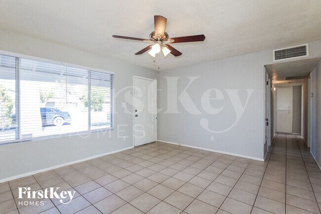2041 W Windrose Dr Phoenix, AZ 85029 photo 2