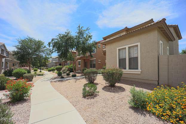 1962 E Emily Ln Gilbert, AZ 85295 photo 5