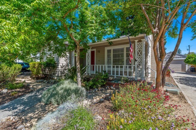 Downtown Napa 3 Bed 2 Bath Single Level Home photo 2