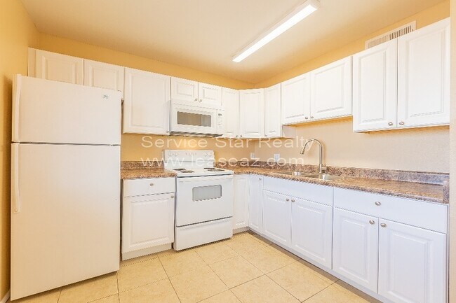 735 E Hazel Dr Phoenix, AZ 85042 photo 2