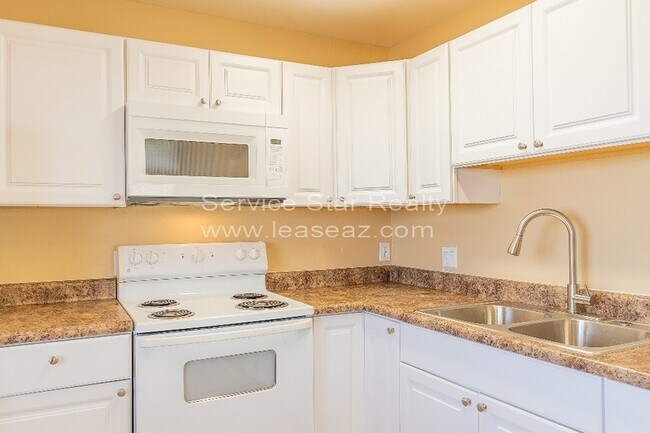 735 E Hazel Dr Phoenix, AZ 85042 photo 5