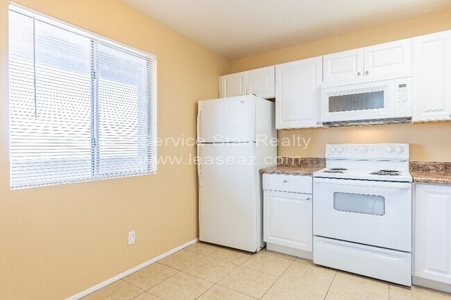 735 E Hazel Dr Phoenix, AZ 85042 photo 4