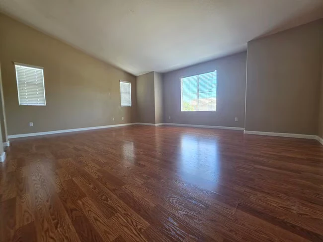 23752 Pepperleaf St Murrieta, CA 92562 photo 2