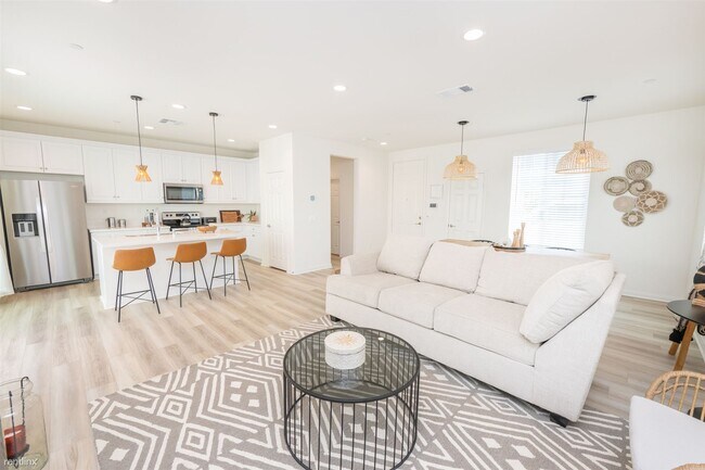2615 Babaco St Spring Valley, CA 91977 photo 4