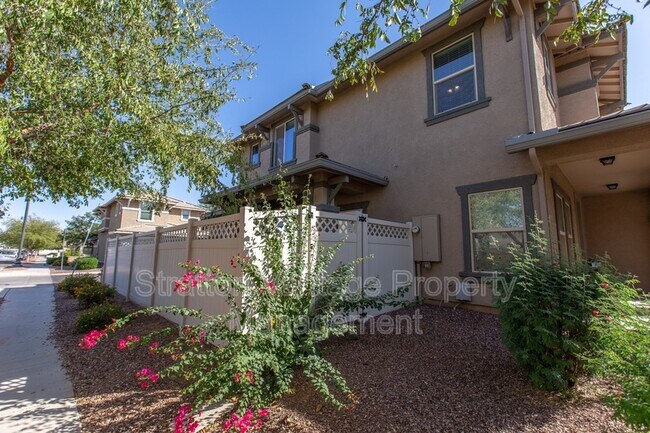 928 S Hawk Ln Gilbert, AZ 85296 photo 4