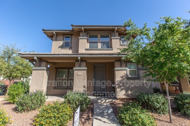928 S Hawk Ln Gilbert, AZ 85296 photo 2