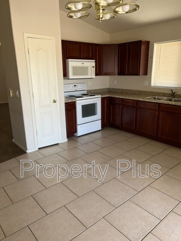 24115 N Desert Dr Florence, AZ 85132 photo 5