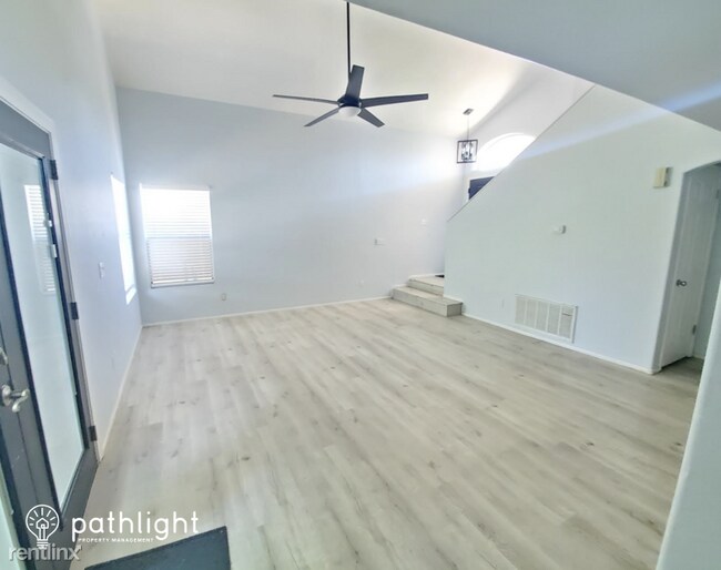 818 E Sack Dr Phoenix, AZ 85024 photo 3