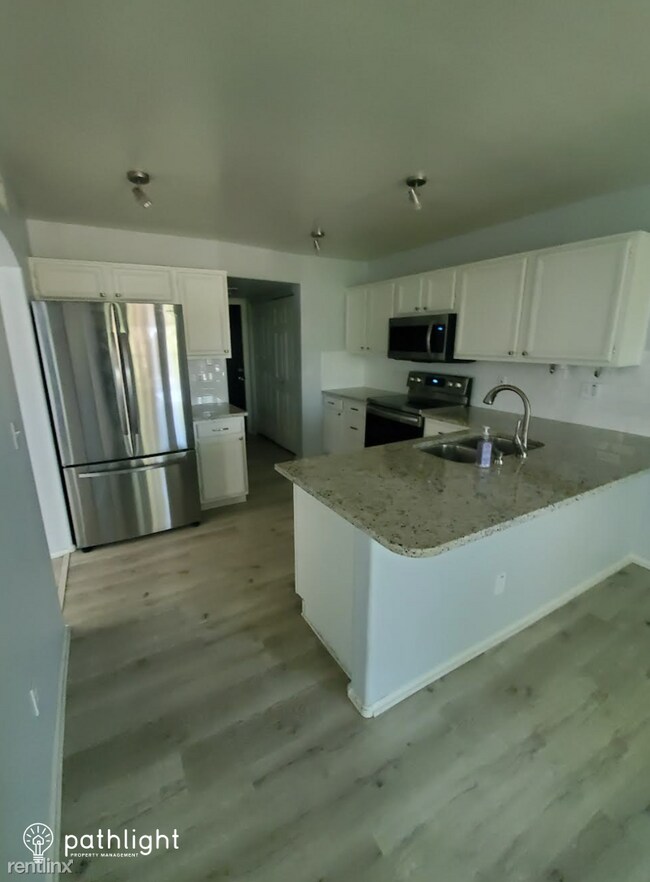 818 E Sack Dr Phoenix, AZ 85024 photo 2