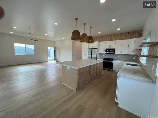 1533 Avohill Dr Bonsall, CA 92003 photo 3