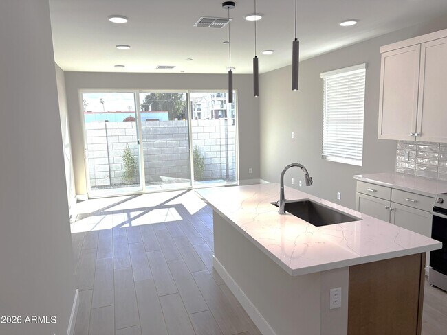 1009 E Pasadena Ave Phoenix, AZ 85014 photo 4