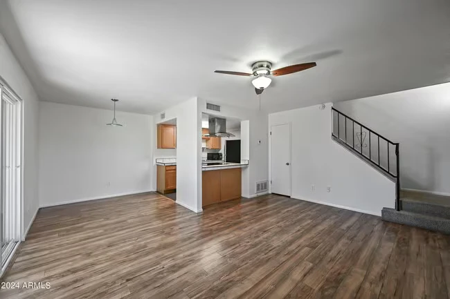 729 E Cochise Dr Phoenix, AZ 85020 photo 4