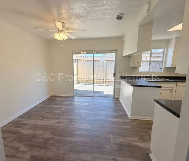 219 Plymouth Dr Vista, CA 92083 photo 4